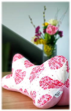 3D Knochenkissen - Blumenherzchen, Fleece rosa